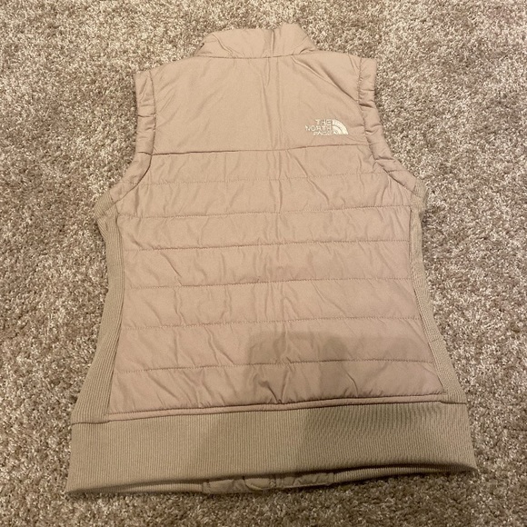 Ladies new XS North Face Vest - Picture 2 of 8